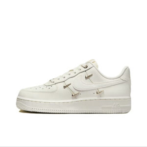 [FV3654-111] GIÀY NIKE AIR FORCE 1 LOW ‘WHITE MINI GOLD SWOOSHES’